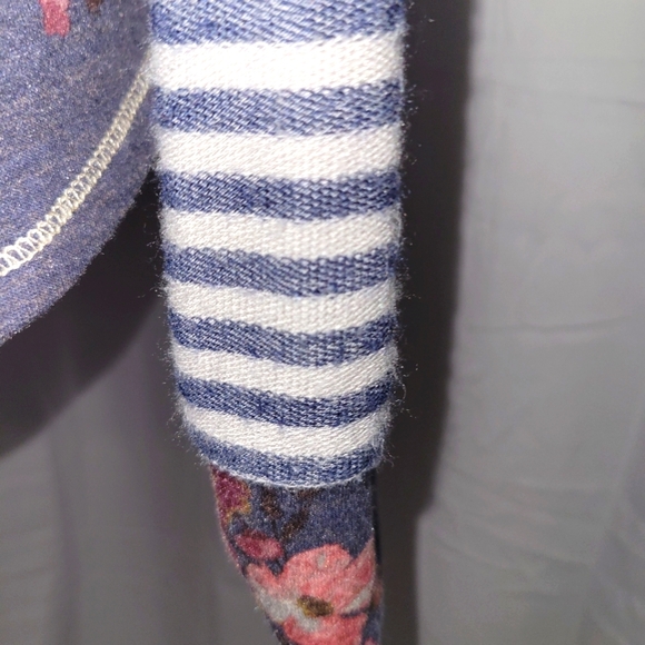 🦜🦜3/$25. Rewind M Long Sleeve hoodie - Picture 4 of 8